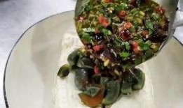 网红吃角瓜拌饭视频播放,视频播放量爆表，网友直呼过瘾！